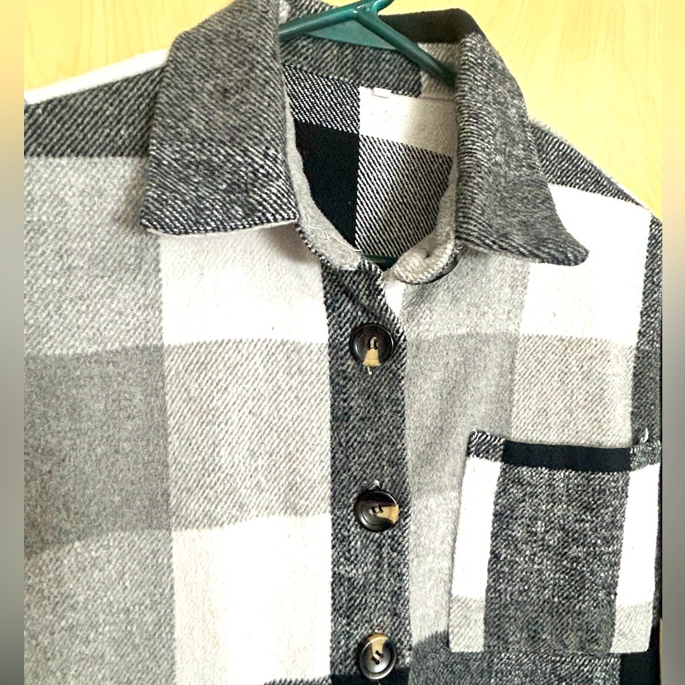 Warm Flannel Button Up- Black Gray White Plaid Shirt Jacket Size Small - Picture 4 of 7